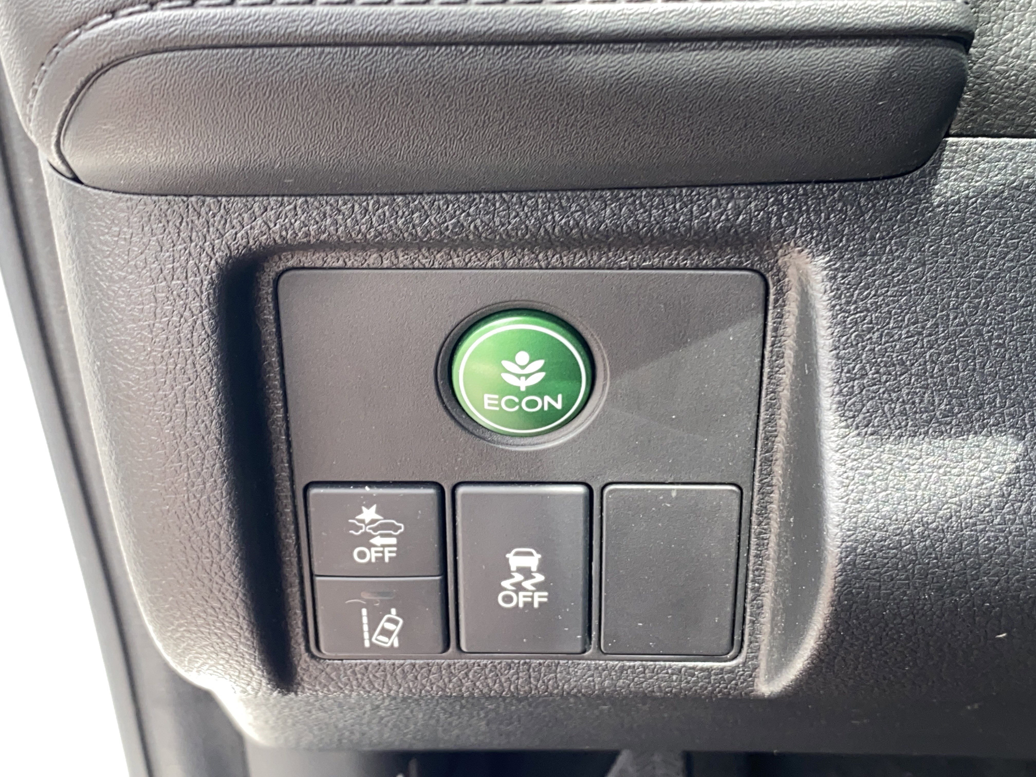 Used 2020 Honda HR-V Touring image 32