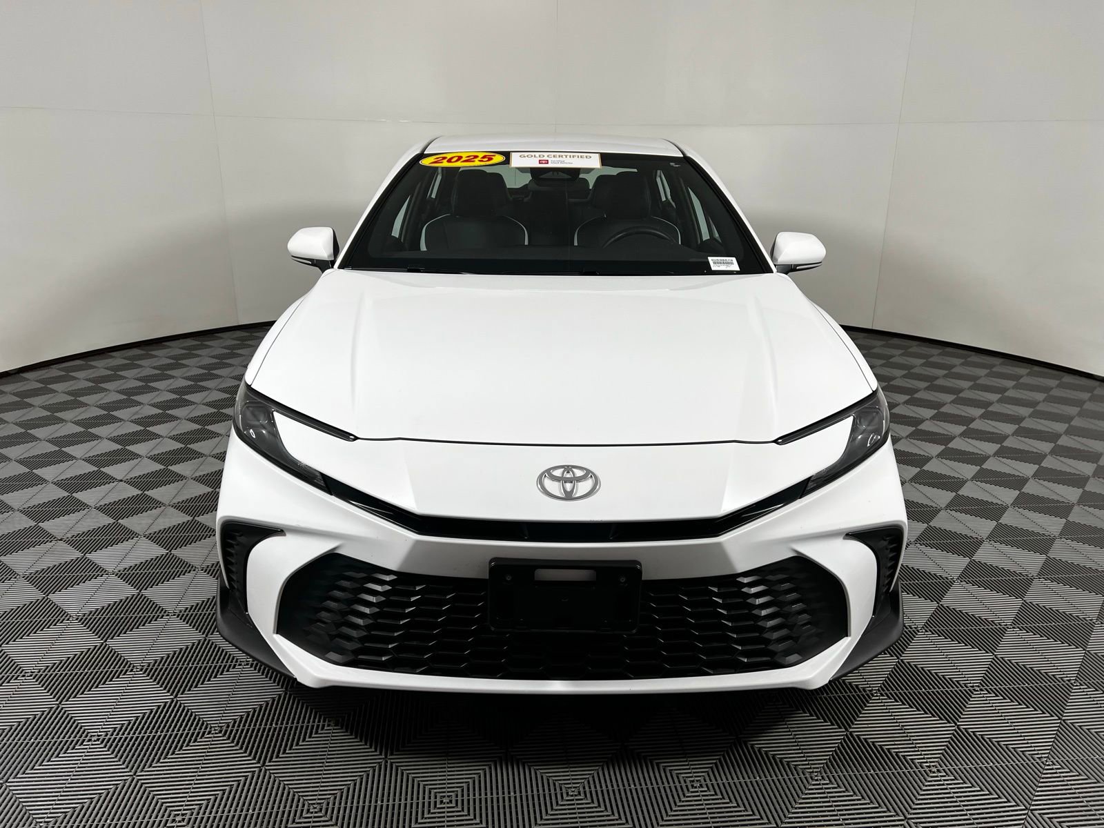 Certified 2025 Toyota Camry SE image 2