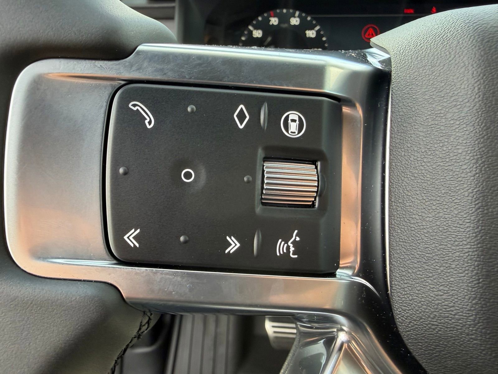 New 2026 Land Rover Discovery Dynamic SE image 11