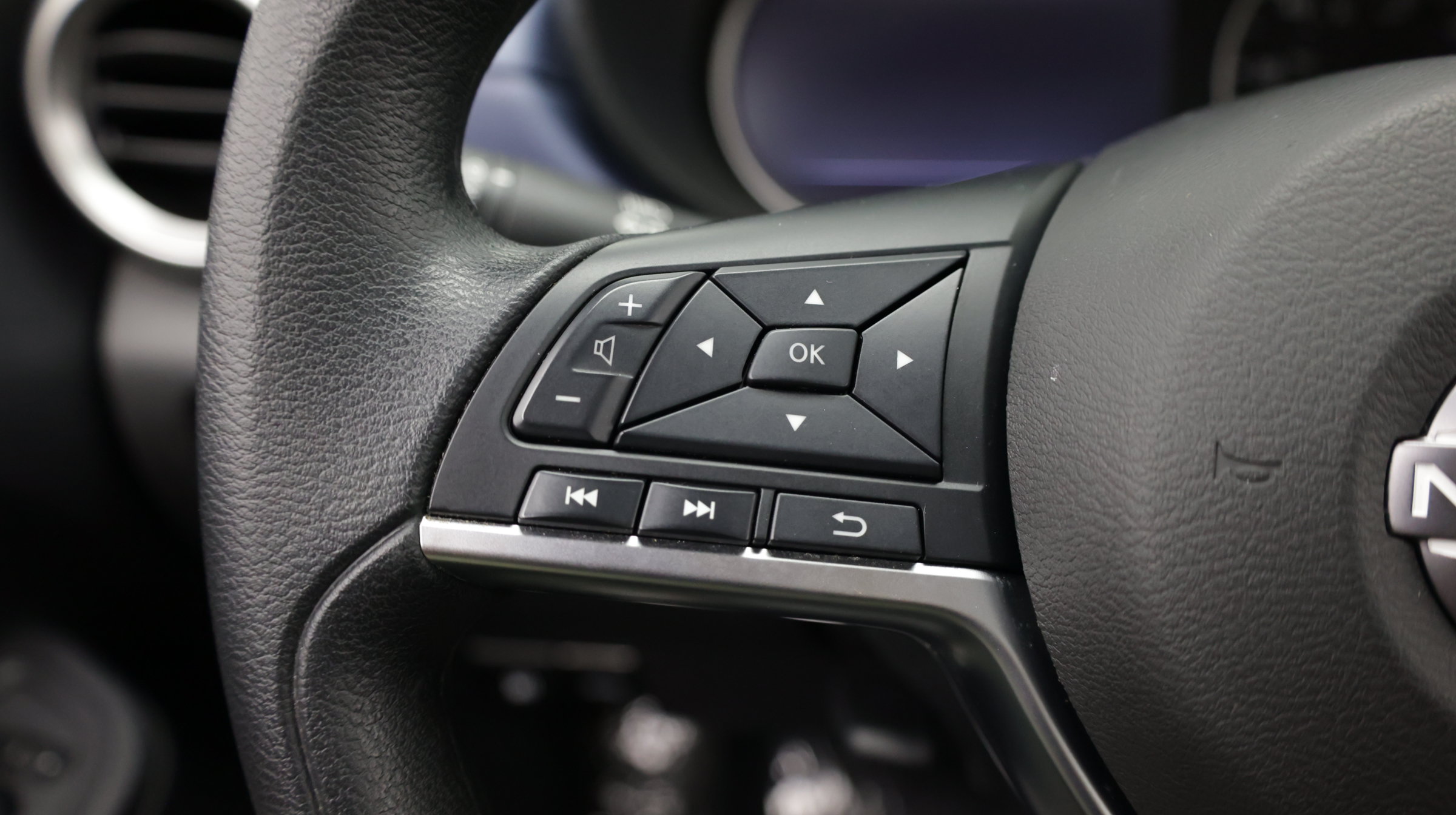 Used 2025 Nissan Versa SV FWD image 18