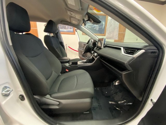 Used 2024 Toyota RAV4 LE AWD/4WD image 24