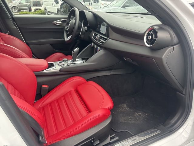 Used 2024 Alfa Romeo Giulia Veloce image 13