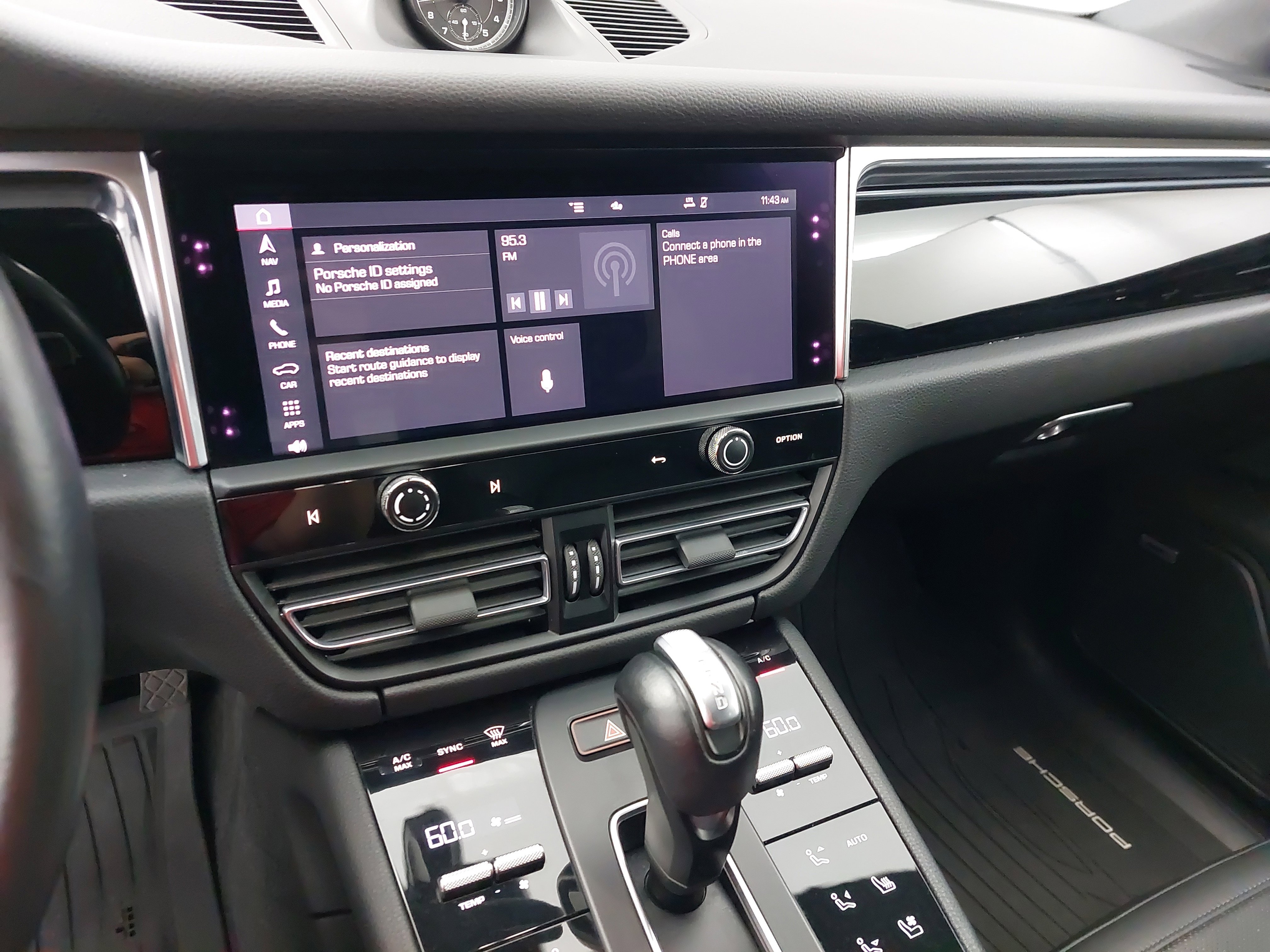 Used 2023 Porsche Macan image 22