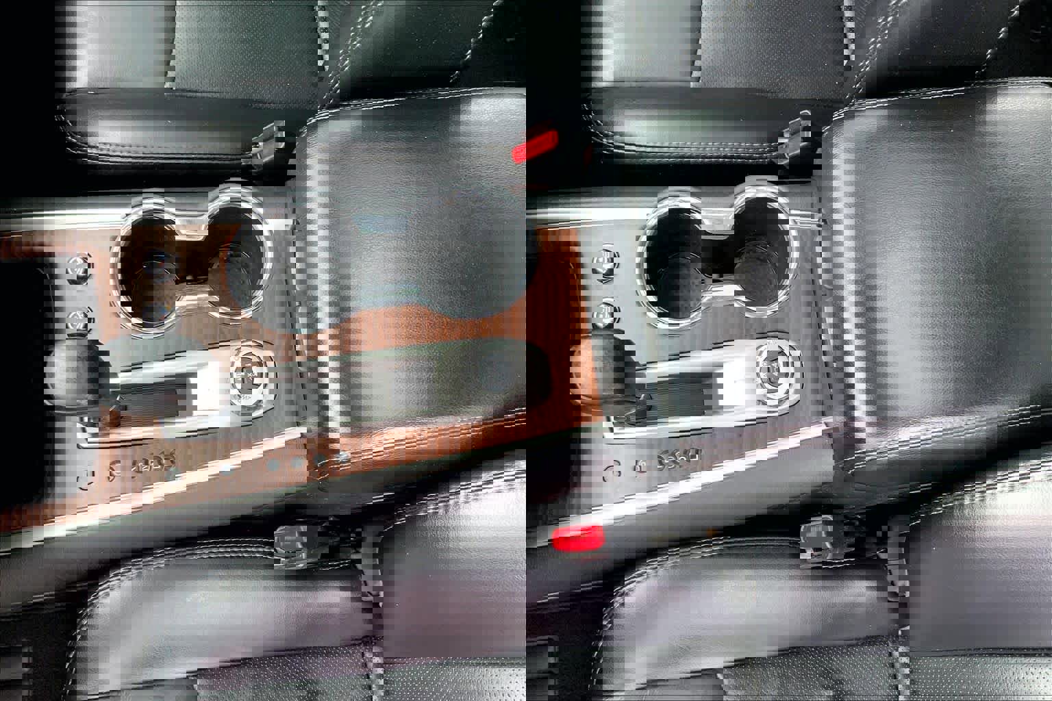 Used 2018 Nissan Pathfinder Platinum image 14