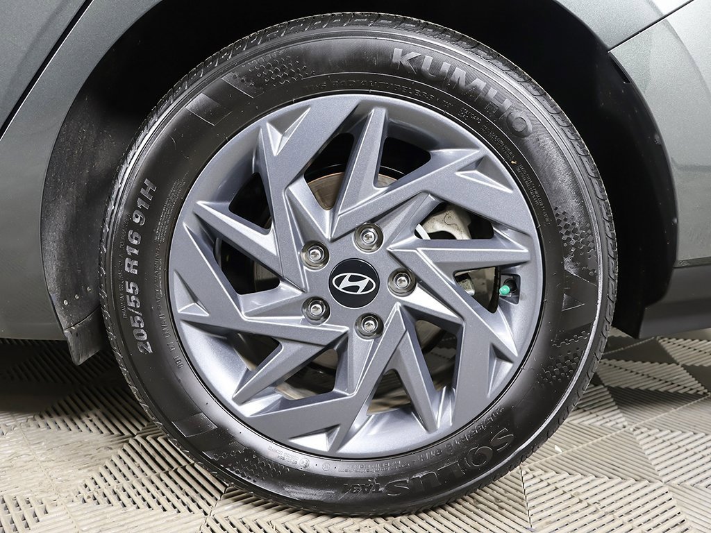 Used 2024 Hyundai Elantra SEL image 17