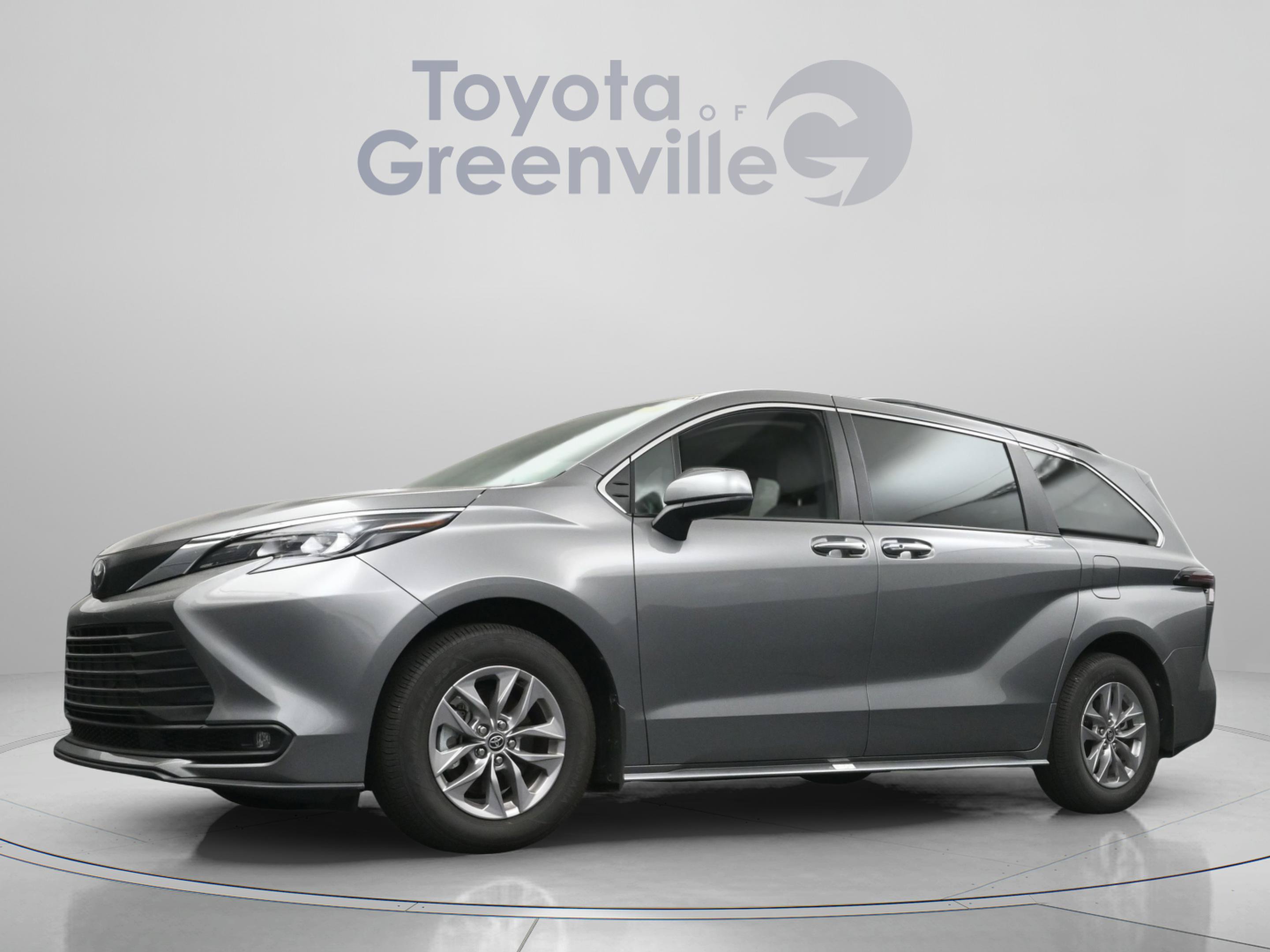 Certified 2026 Toyota Sienna XLE FWD image 2