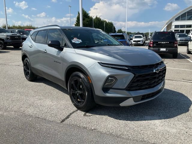 Used 2023 Chevrolet Blazer LT w/ Convenience Package FWD image 3