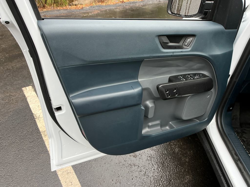 Used 2025 Ford Maverick XLT w/ Black Appearance Package image 11