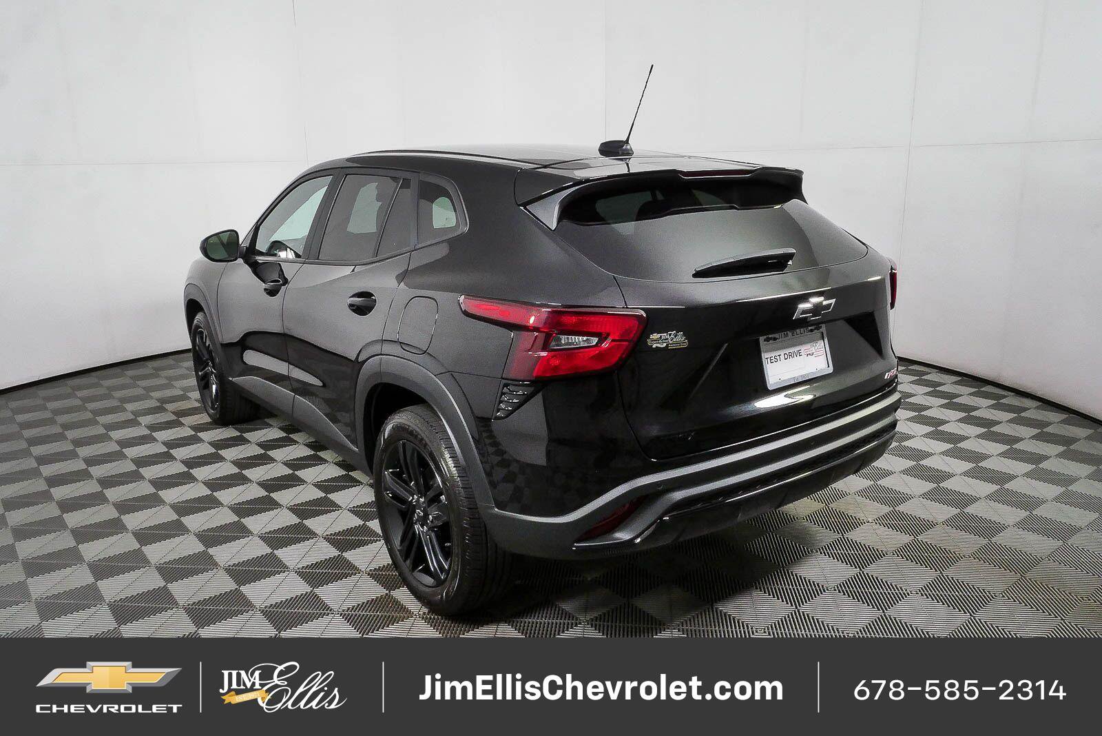 Certified 2025 Chevrolet Trax RS w/ Sunroof Package FWD image 3