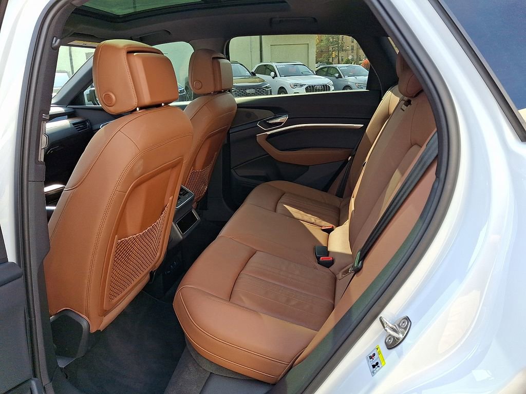 Used 2023 Audi e-tron Premium w/ Convenience Plus Package image 10