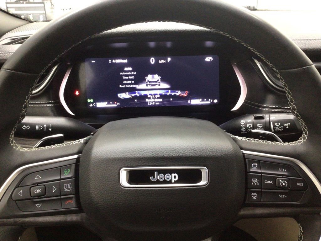 Used 2023 Jeep Grand Cherokee Limited w/ Trailer Tow Prep Group (B) image 11