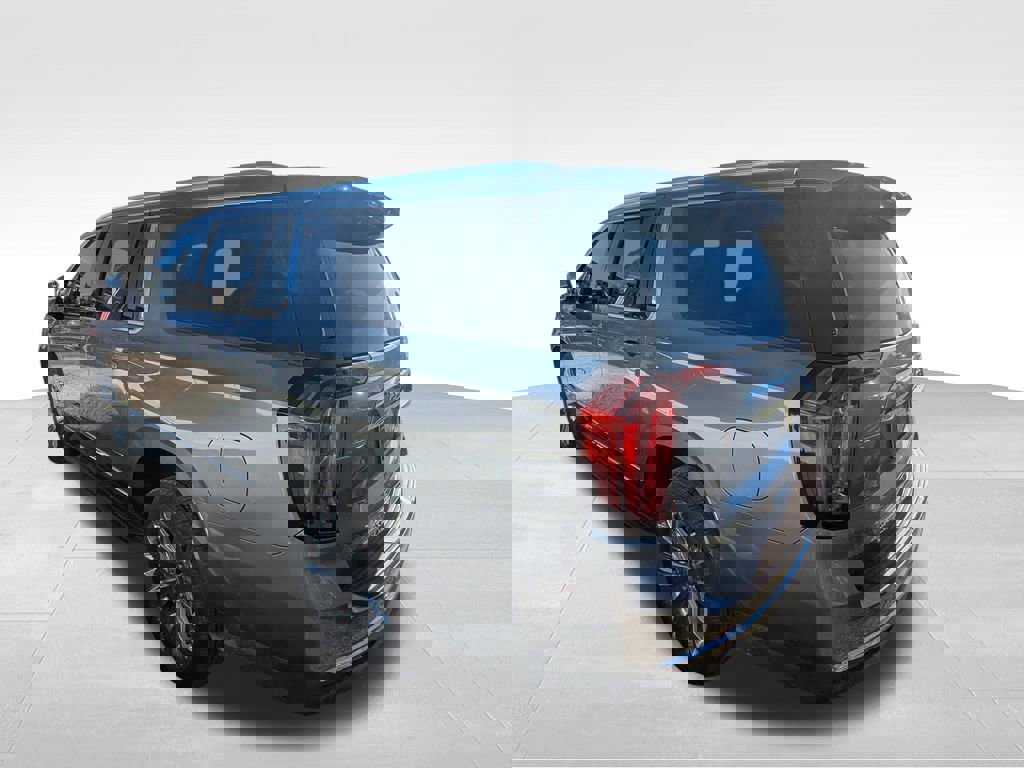 Used 2022 GMC Yukon XL SLT w/ SLT Premium Package image 8