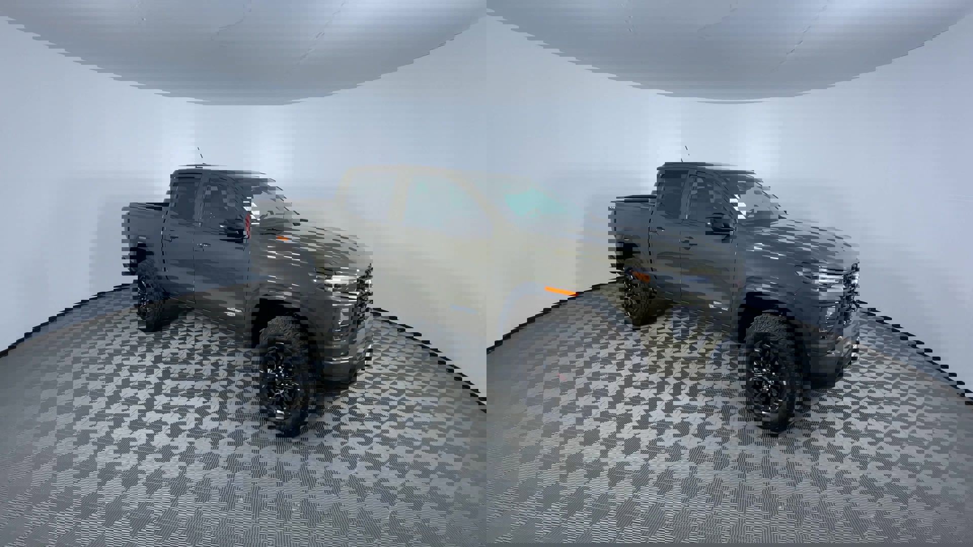 Used 2024 GMC Canyon Elevation image 2