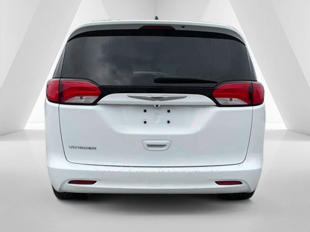 Used 2022 Chrysler Voyager LX image 5
