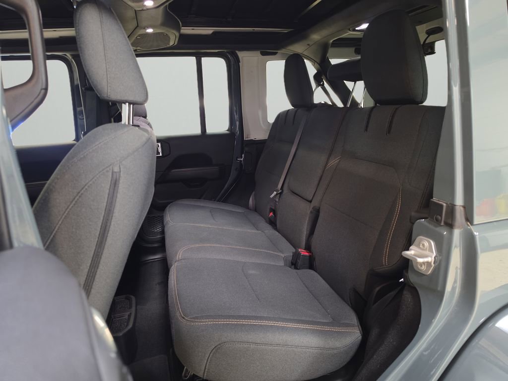 Used 2025 Jeep Wrangler Unlimited Sahara w/ Safety Group image 13