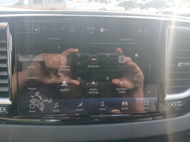 Used 2025 Chrysler Pacifica Select image 37