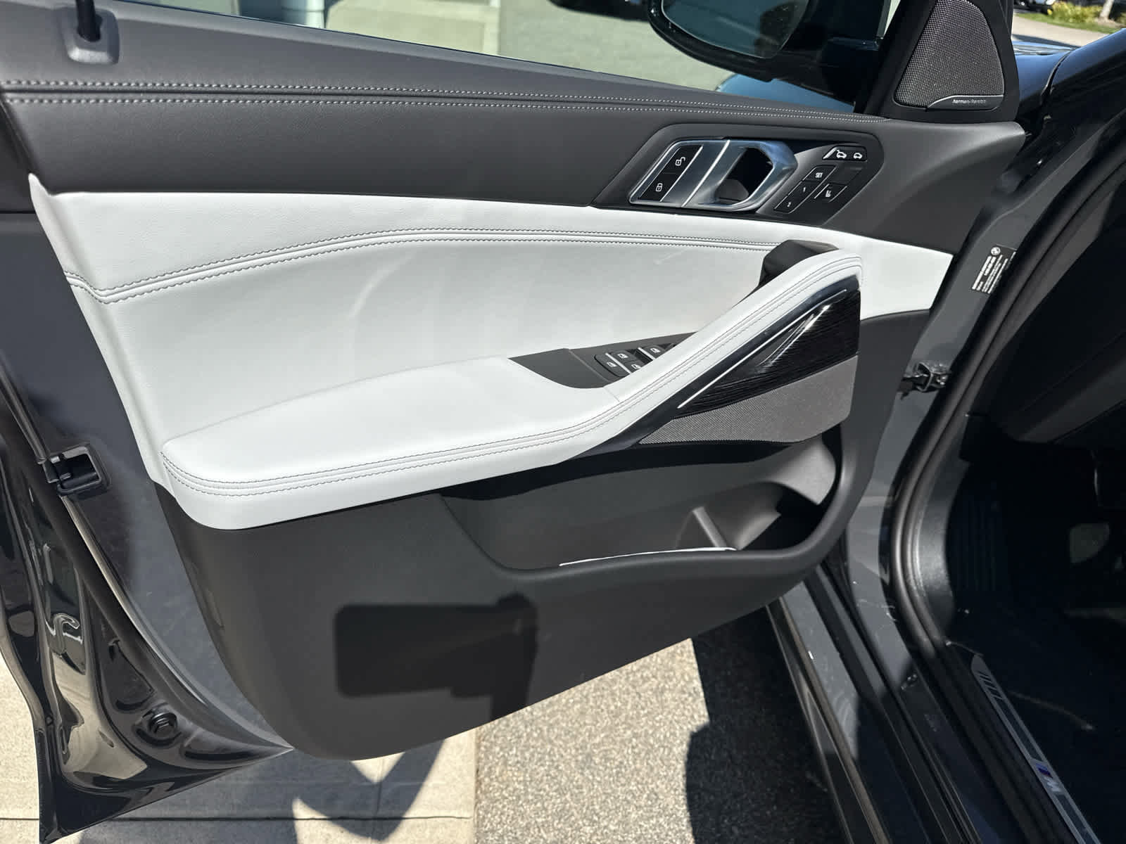 New 2026 BMW X6 xDrive40i w/ Climate Comfort Package image 13