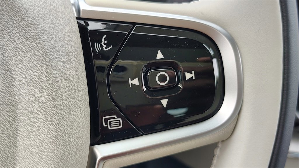 New 2026 Volvo XC60 B5 Ultra w/ Climate Package image 15