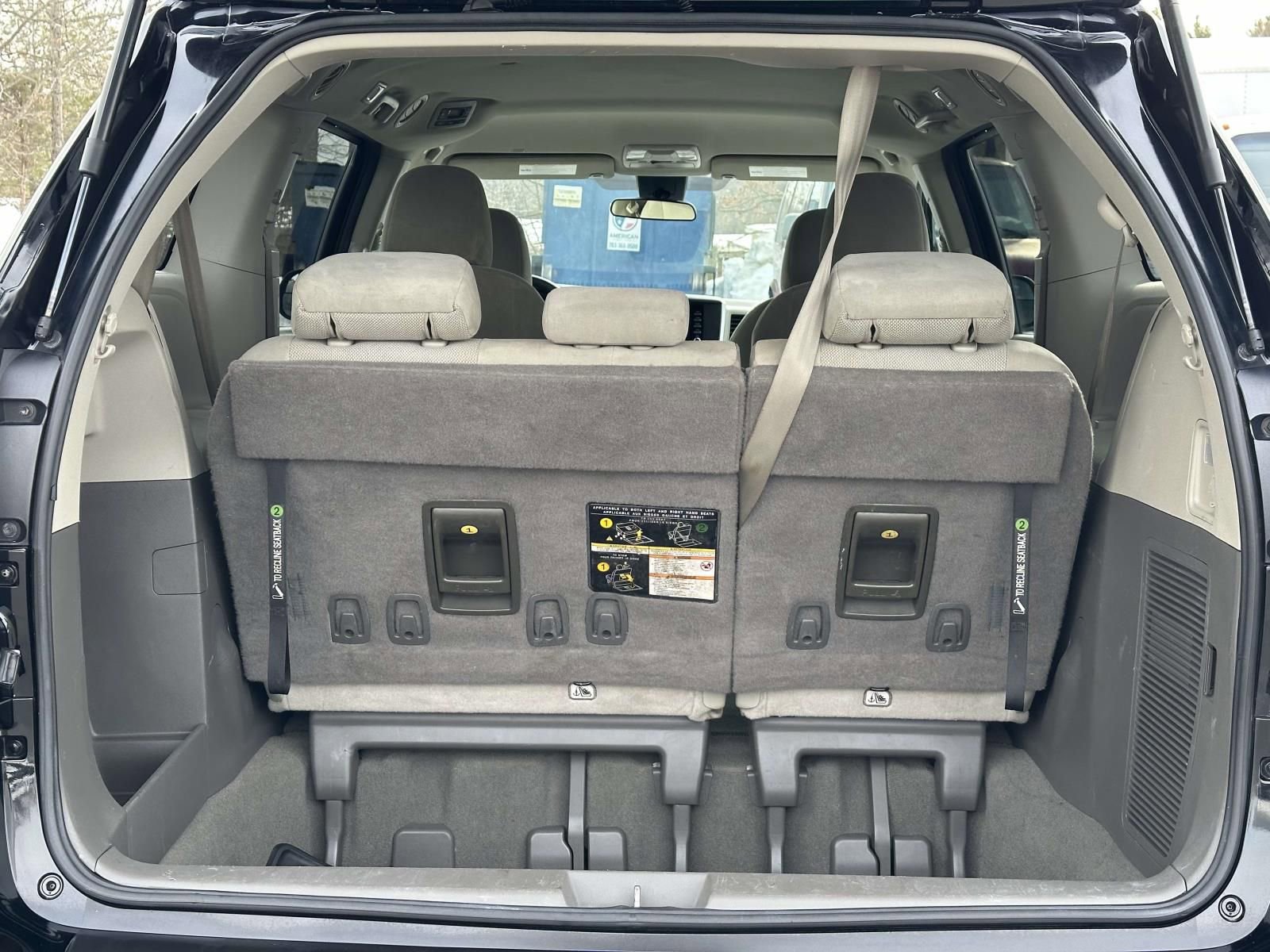 Used 2020 Toyota Sienna L FWD image 24