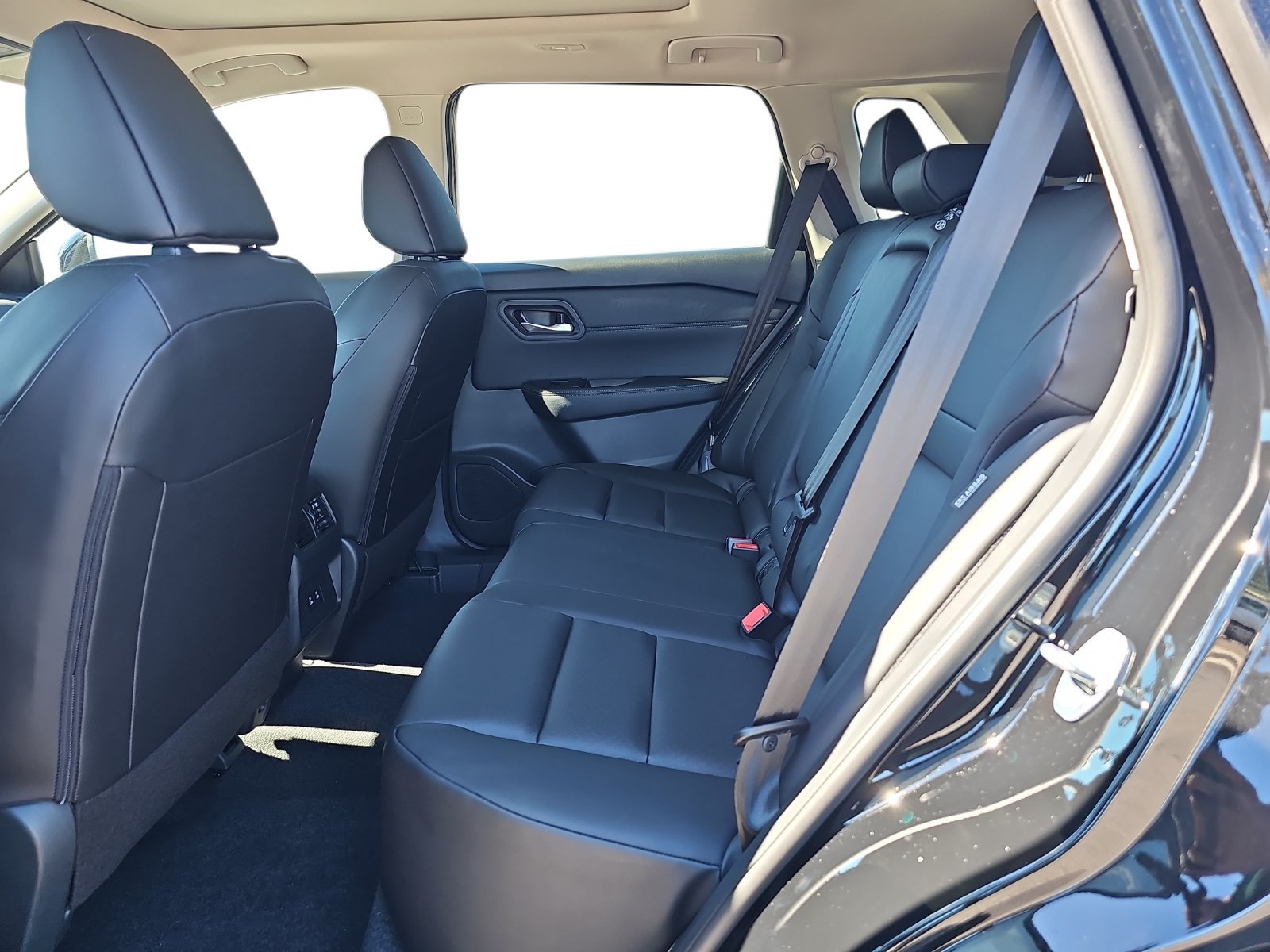 New 2027 Nissan Rogue Dark Armor FWD image 14