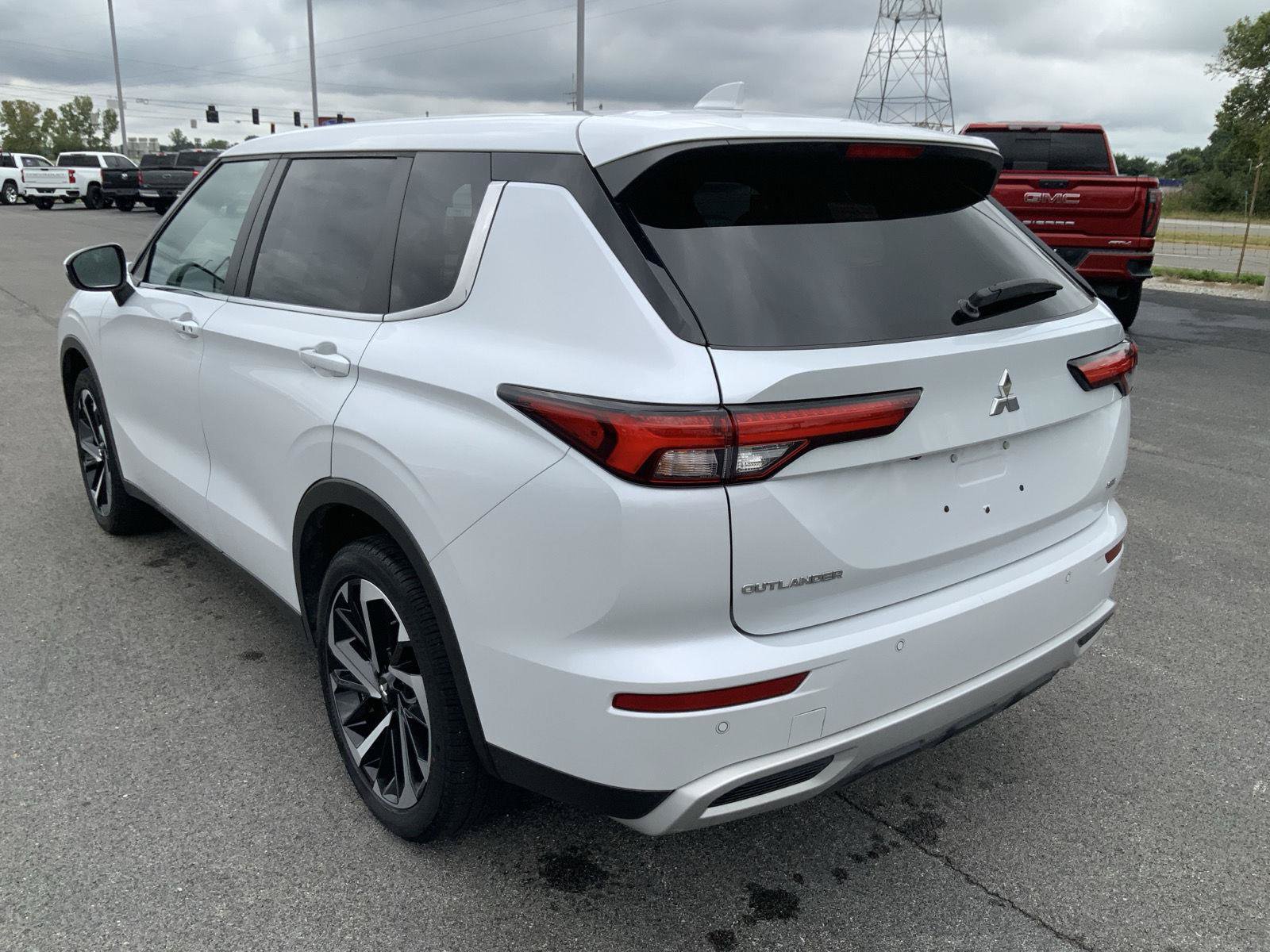 Used 2024 Mitsubishi Outlander SE AWD/4WD image 9