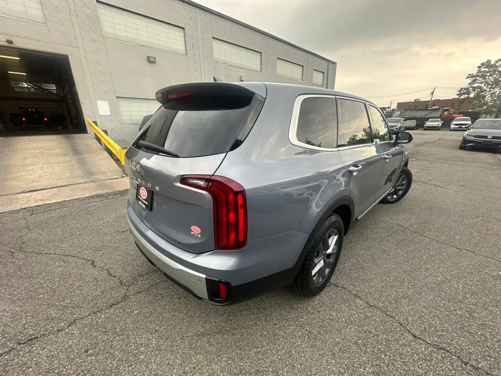 Used 2024 Kia Telluride LX AWD/4WD image 6