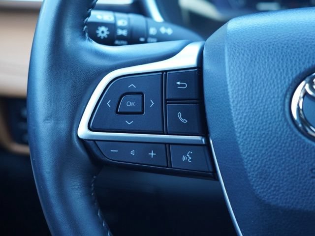 Used 2023 Toyota Highlander Platinum FWD image 23
