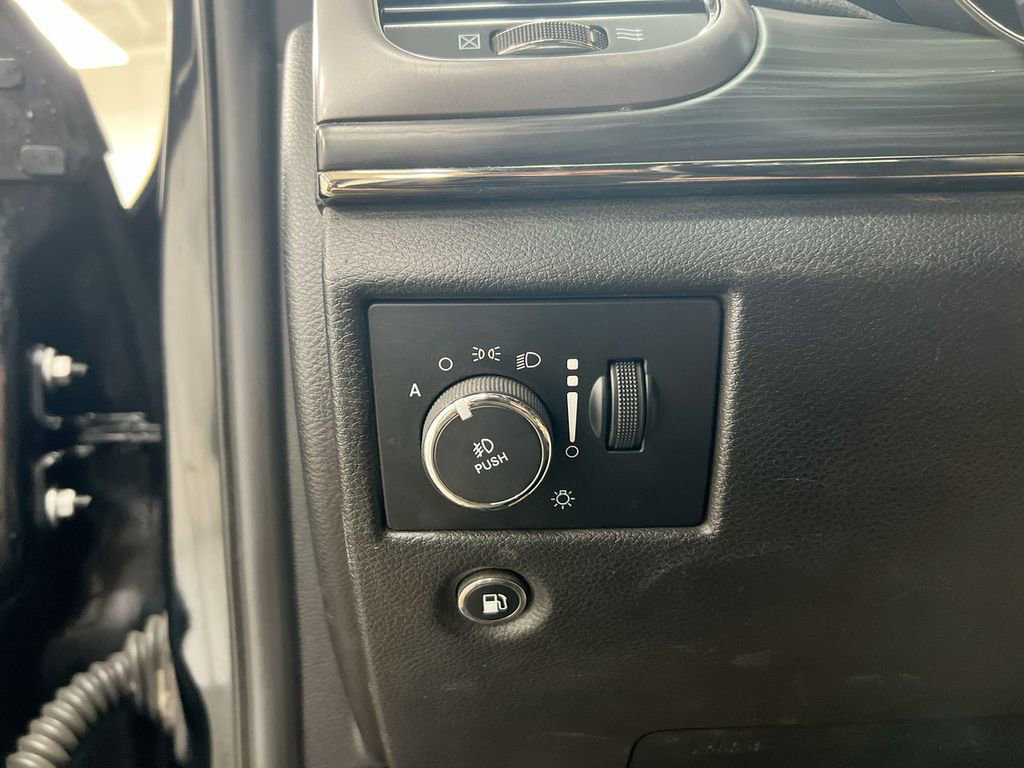 Used 2020 Jeep Grand Cherokee Limited X image 19