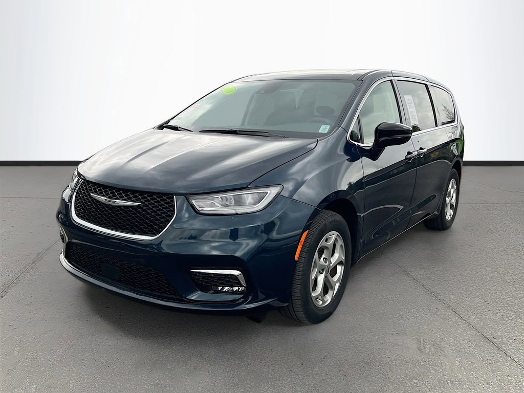 Certified 2024 Chrysler Pacifica Limited AWD/4WD image 3