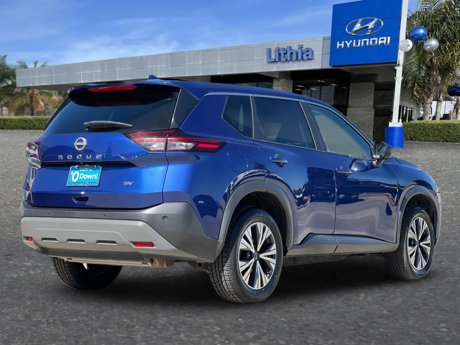 Used 2023 Nissan Rogue SV FWD image 3