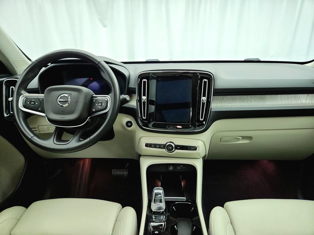 Used 2023 Volvo XC40 B5 Plus AWD/4WD image 29