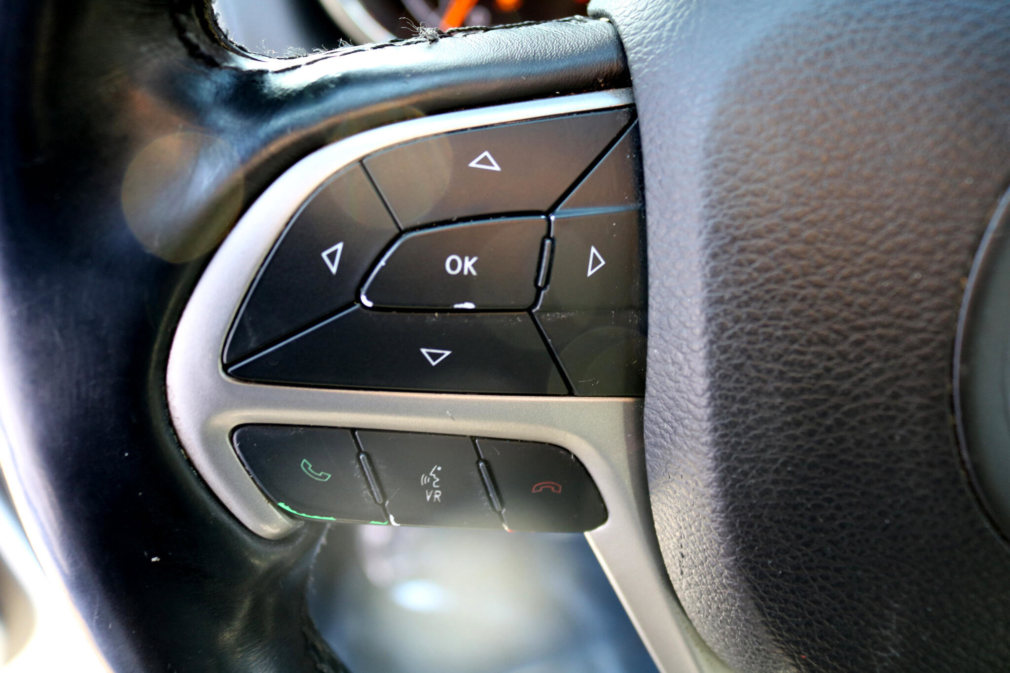 Used 2019 Jeep Grand Cherokee Altitude image 19