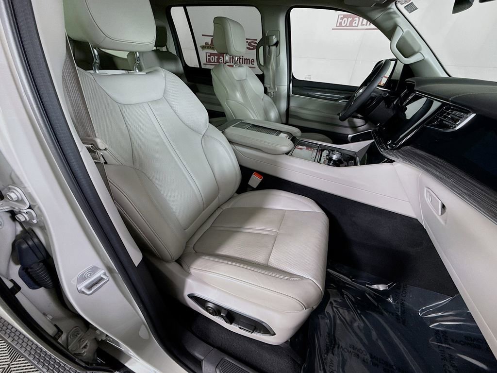 Used 2022 Jeep Wagoneer Series III w/ Flexible Seating Group image 34