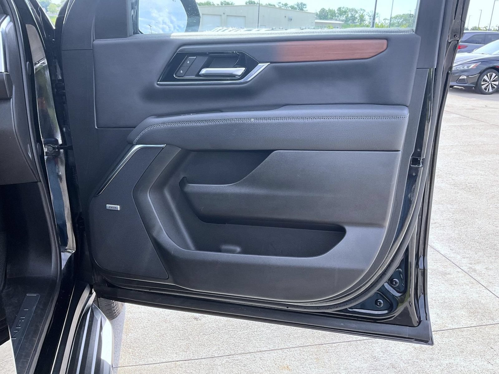 Used 2025 GMC Yukon XL Denali AWD/4WD image 23