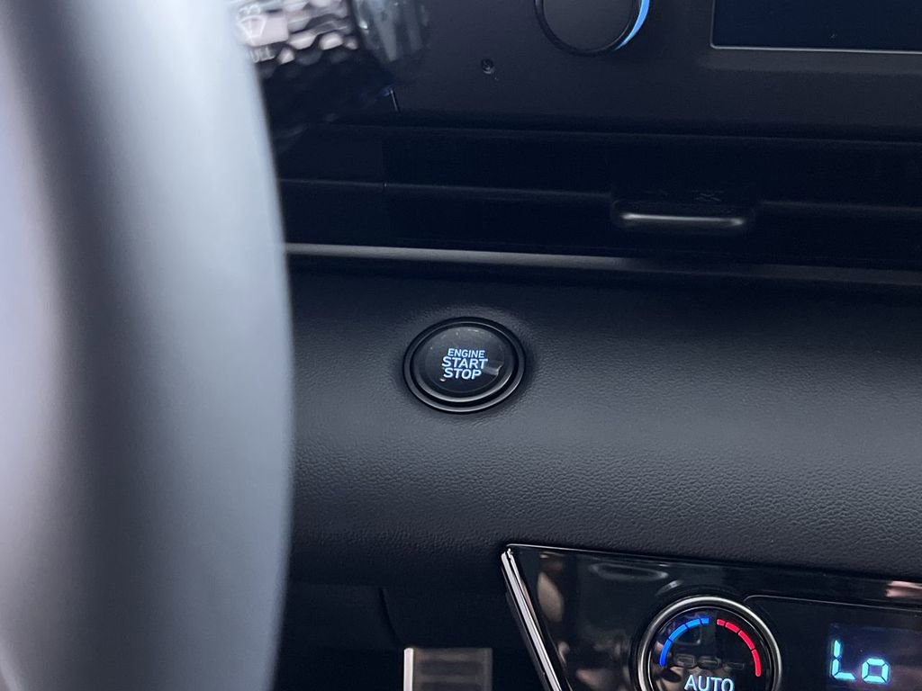 Used 2025 Hyundai Elantra Sport image 27