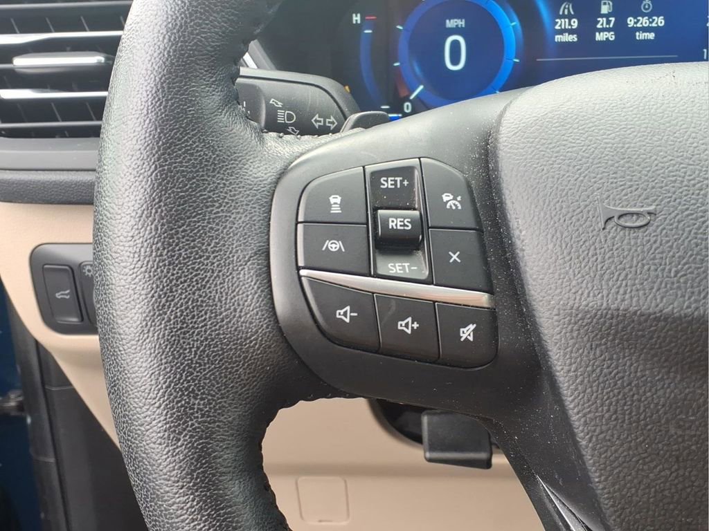 Used 2020 Ford Escape Titanium image 16