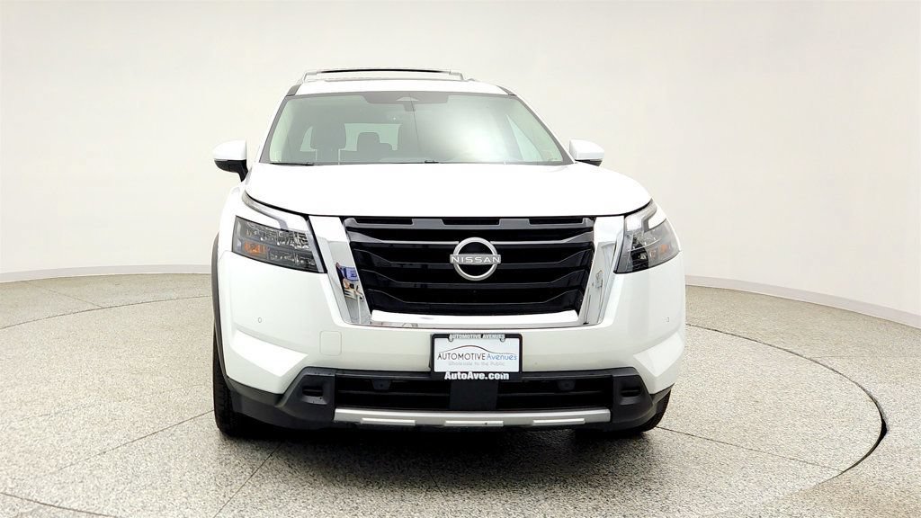 Used 2025 Nissan Pathfinder Platinum w/ Cargo Package AWD/4WD image 2