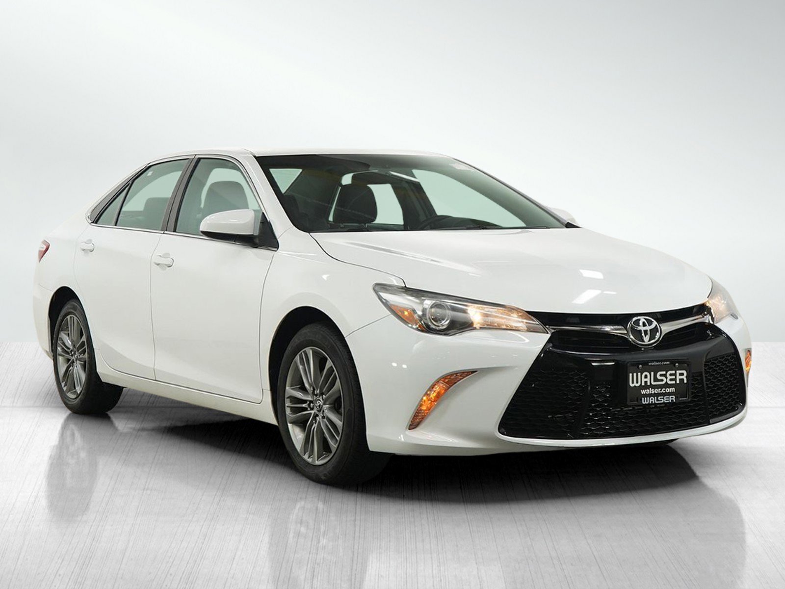 Used 2015 Toyota Camry SE FWD image 7