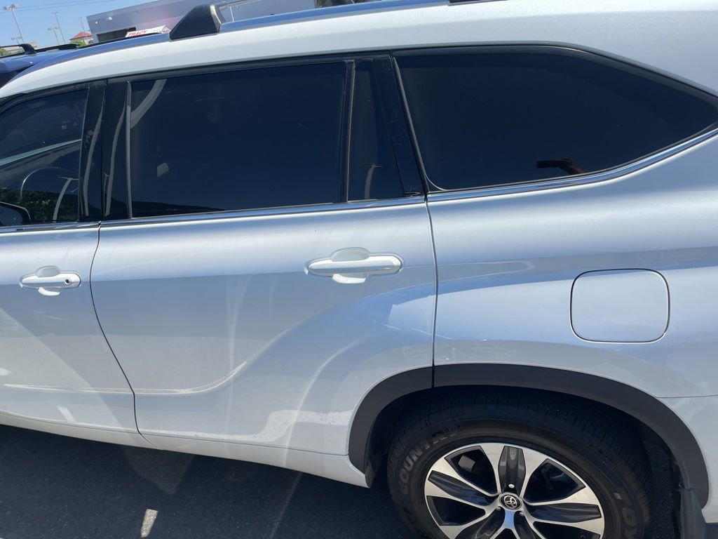 Used 2021 Toyota Highlander XLE AWD/4WD image 9