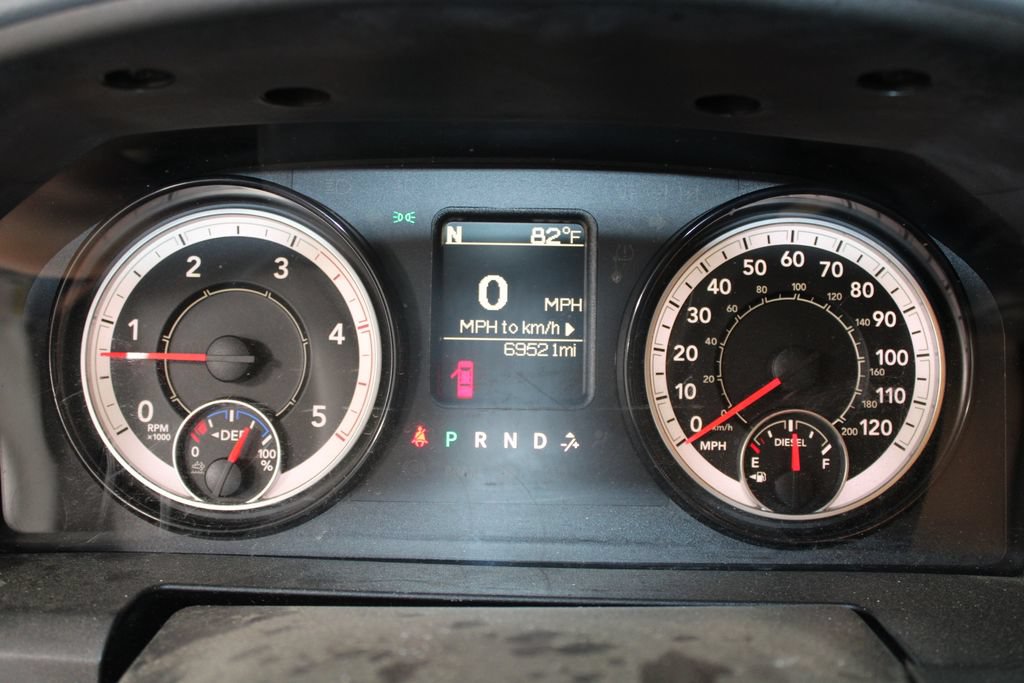 Used 2018 RAM 3500 Tradesman w/ Chrome Appearance Group RWD image 21
