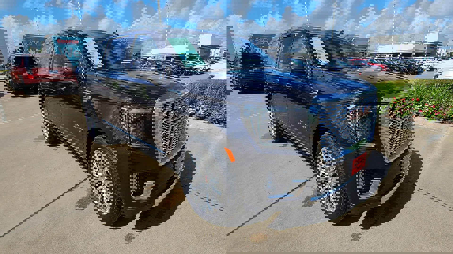 Used 2024 GMC Yukon XL Denali w/ Denali Reserve Package image 2