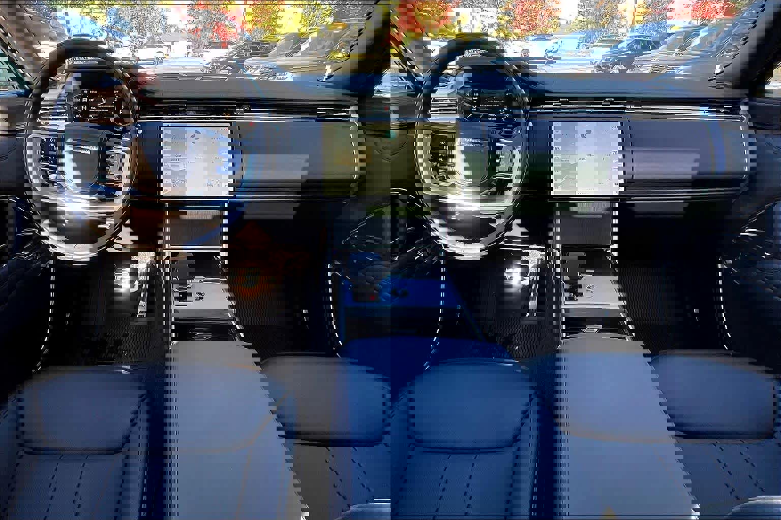 New 2025 Land Rover Range Rover Long Wheelbase SE image 7