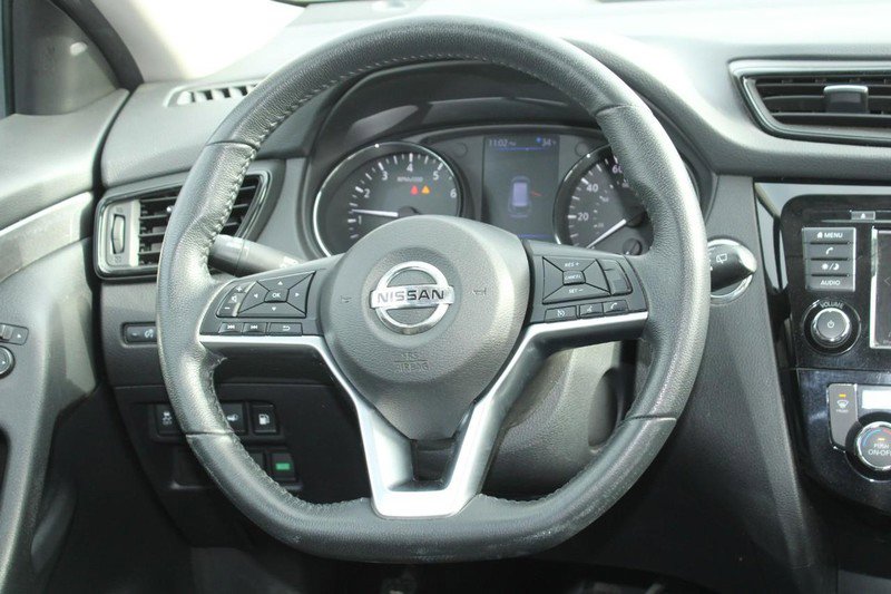 Used 2020 Nissan Rogue SV image 15