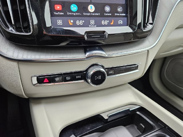 Used 2024 Volvo XC60 B5 Plus w/ Protection Package Premier AWD/4WD image 25