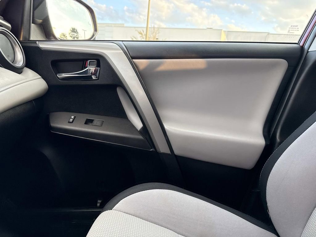 Used 2018 Toyota RAV4 XLE image 28