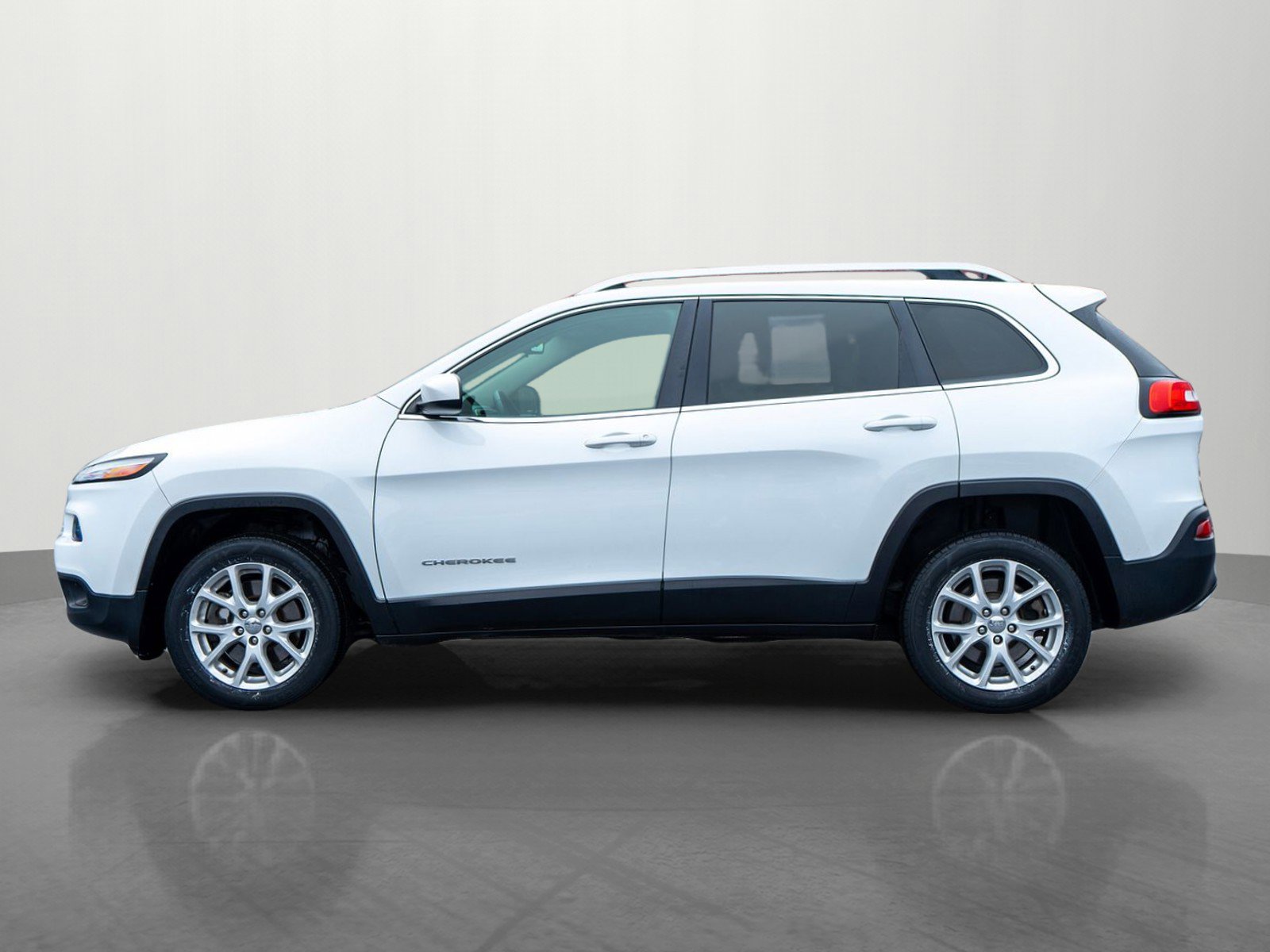 Used 2017 Jeep Cherokee Latitude w/ Cold Weather Group image 4