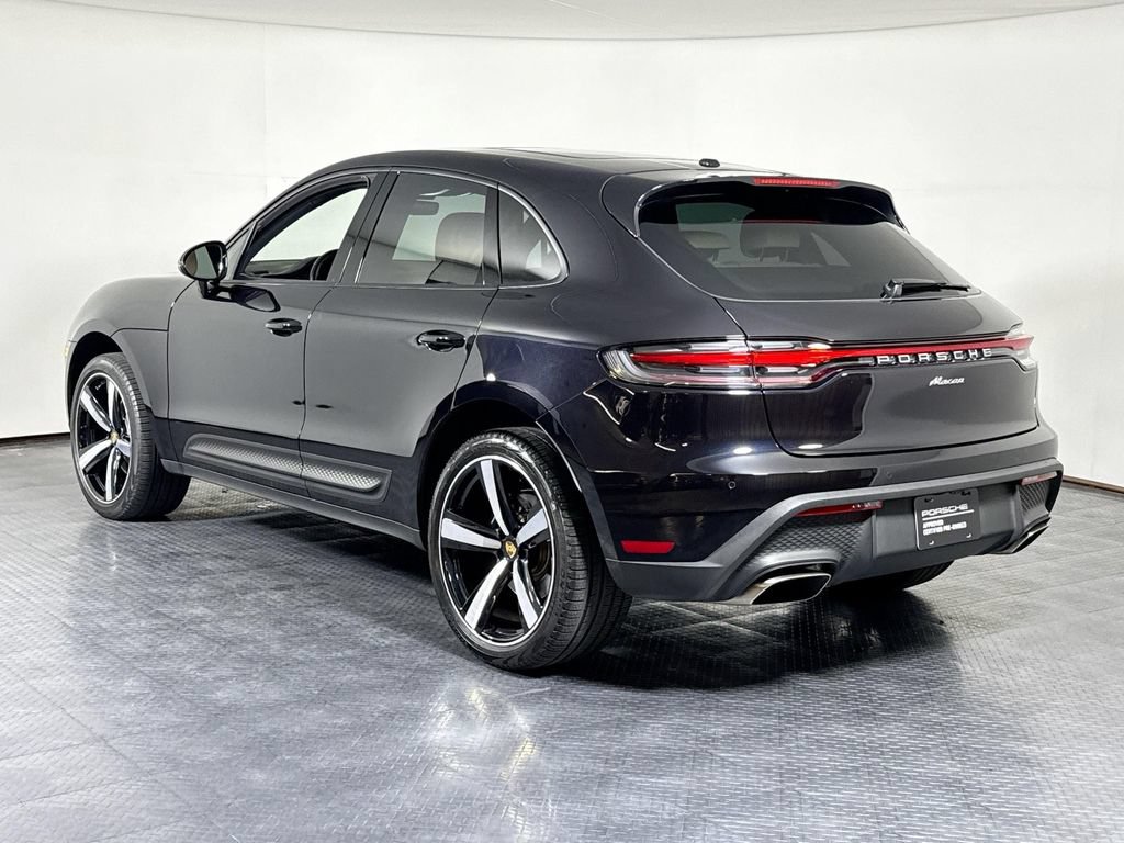Certified 2024 Porsche Macan AWD/4WD image 3