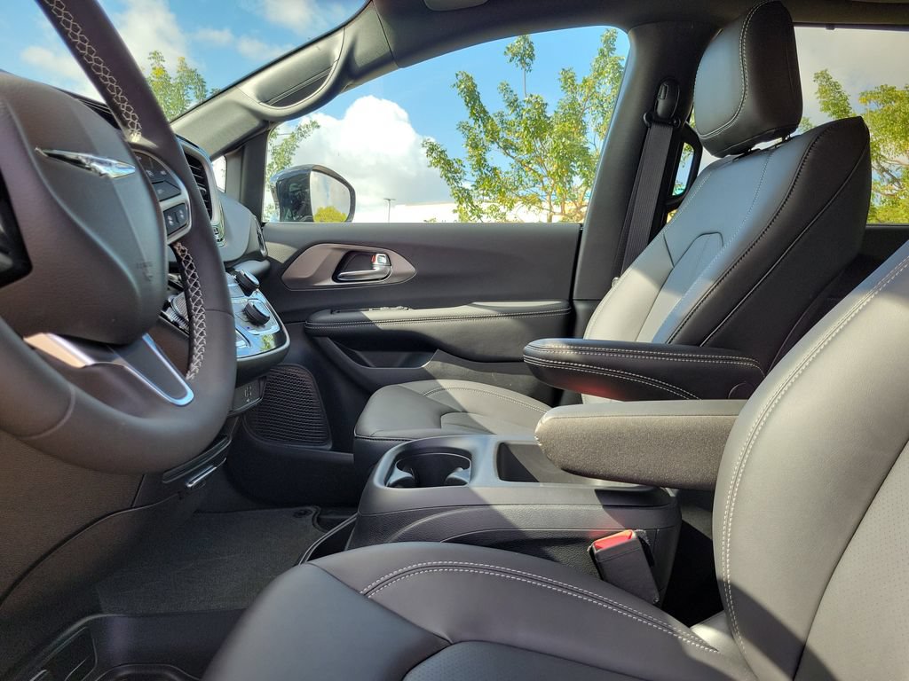 New 2026 Chrysler Voyager LX FWD image 21