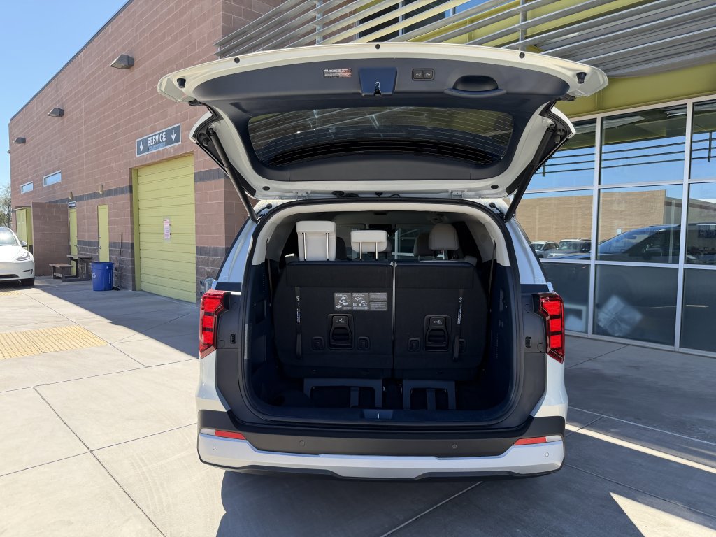 Used 2025 Kia Carnival EX image 39