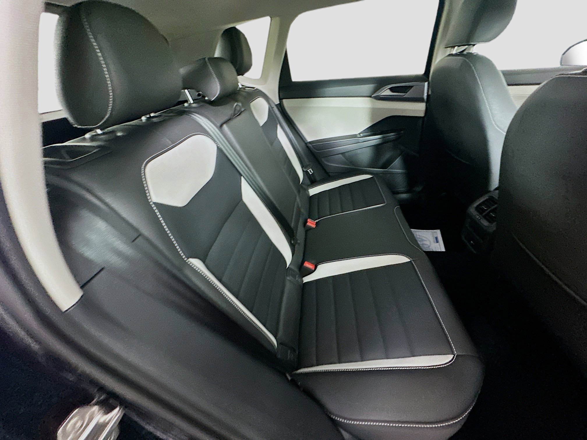 Certified 2025 Volkswagen Taos SEL image 20